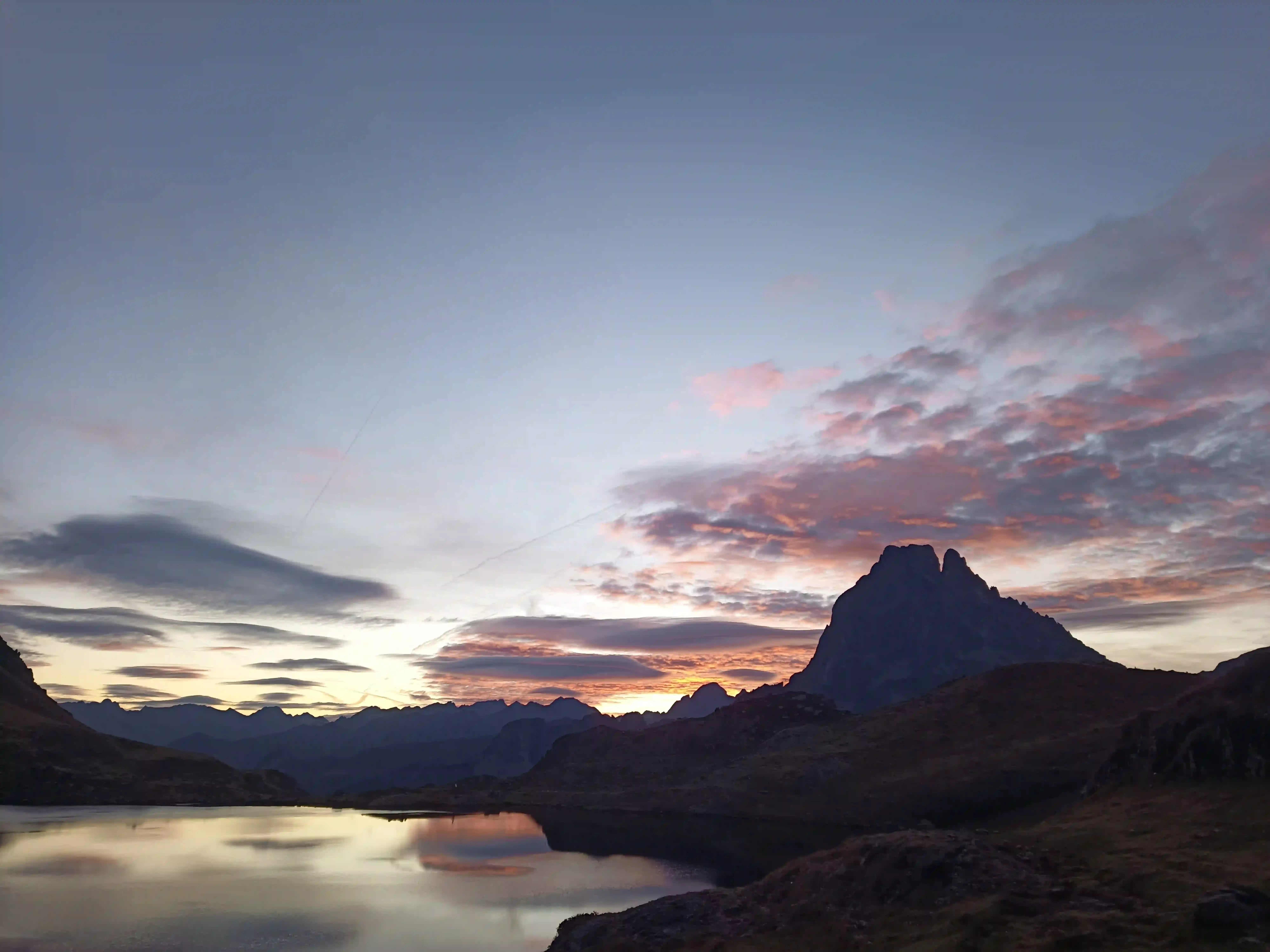 Couché de soleil lac  (il ne faut pas l'utiliser en dehors de la com des guides de Pau)